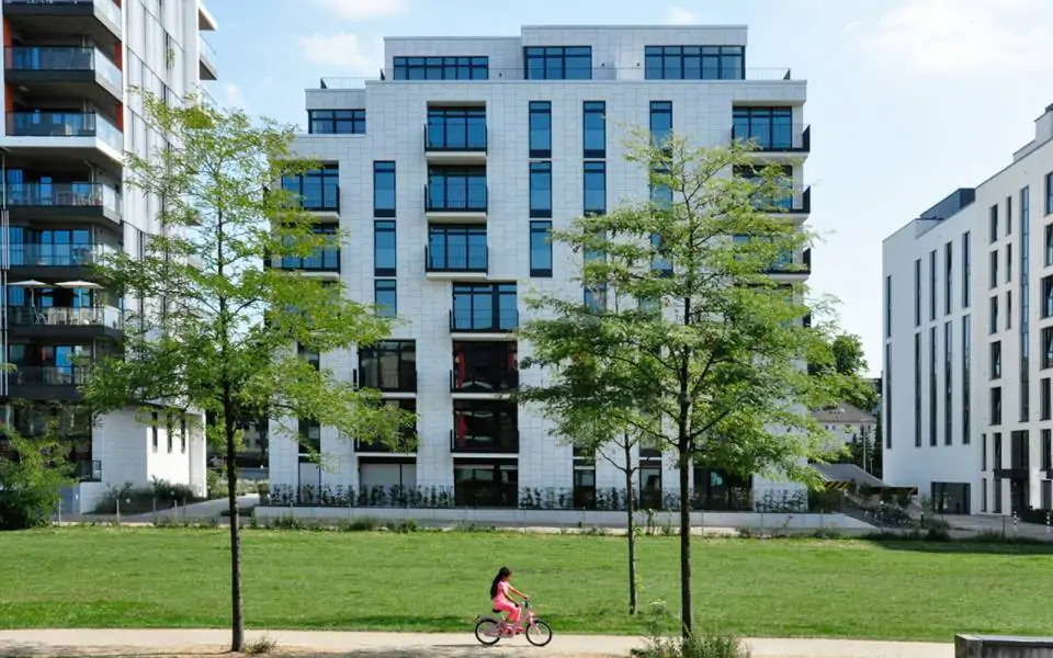 CET_SteinwegClausArchitekten_Molestina_Hochhaus_Fassade_Balkon_Duesseldorf_Wohnung_Toulouser_Allee_00004