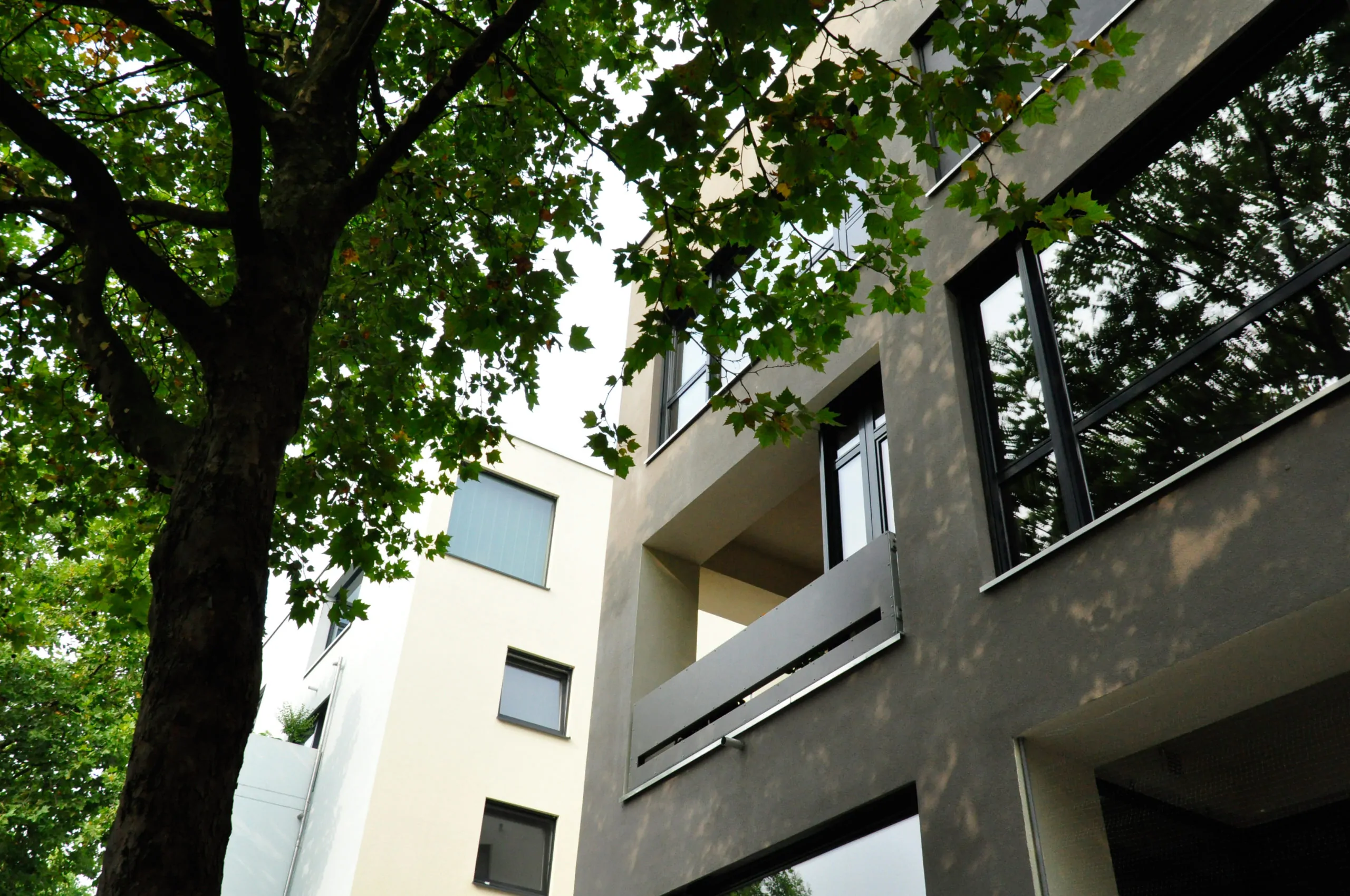 HSK76_SteinwegClausArchitekten_Molestina_Mehrfamilienhaus_Loft_Koeln_00007_Loggia