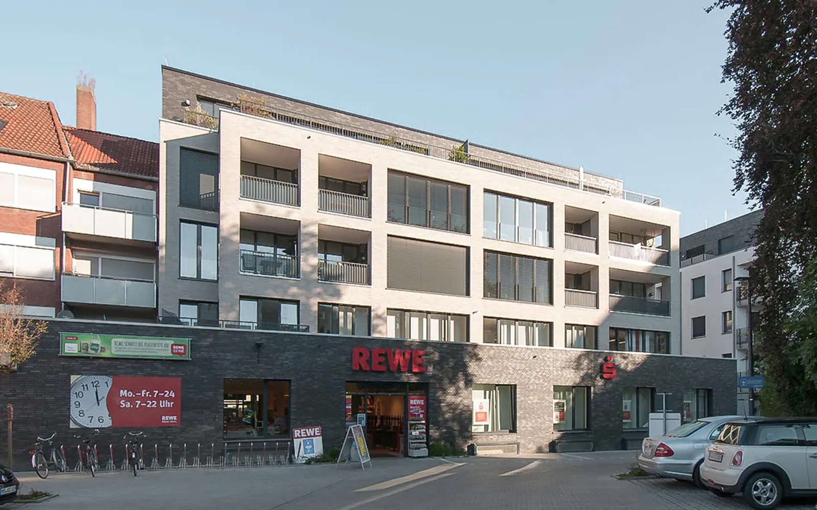 HWM2_SteinwegClausArchitekten_Koetter_Mehrfamilienhaus_Supermarkt_Sparkasse_Tiefgarage_Muenster_Warendorfer_00001